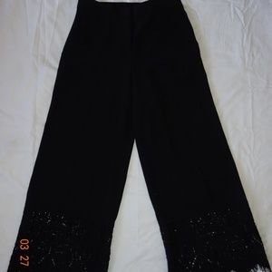 Ann Taylor crop pants size is color black